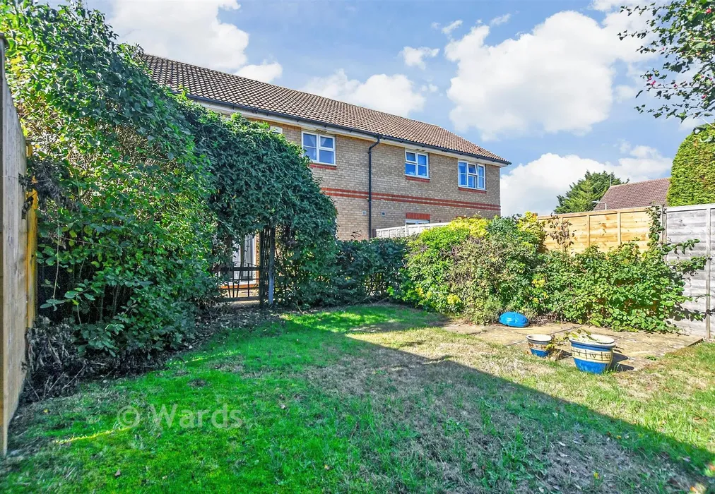 Rear Garden - Skylark Way, Kingsnorth, Kent - Wards of Kent