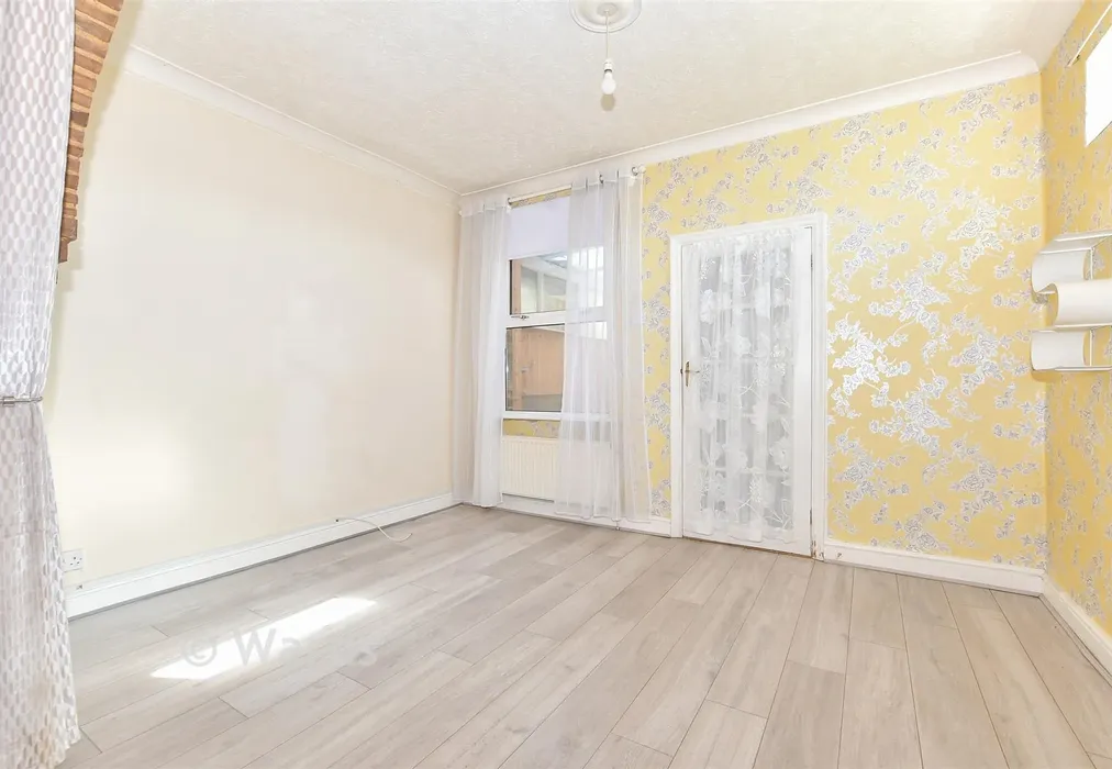 Lounge - Victoria Avenue, Hythe, Kent - Wards of Kent