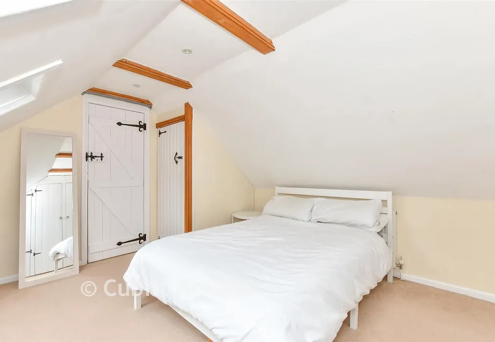 Bedroom 1 - Castle Road, Rowland's Castle, Hampshire - Wards of Kent