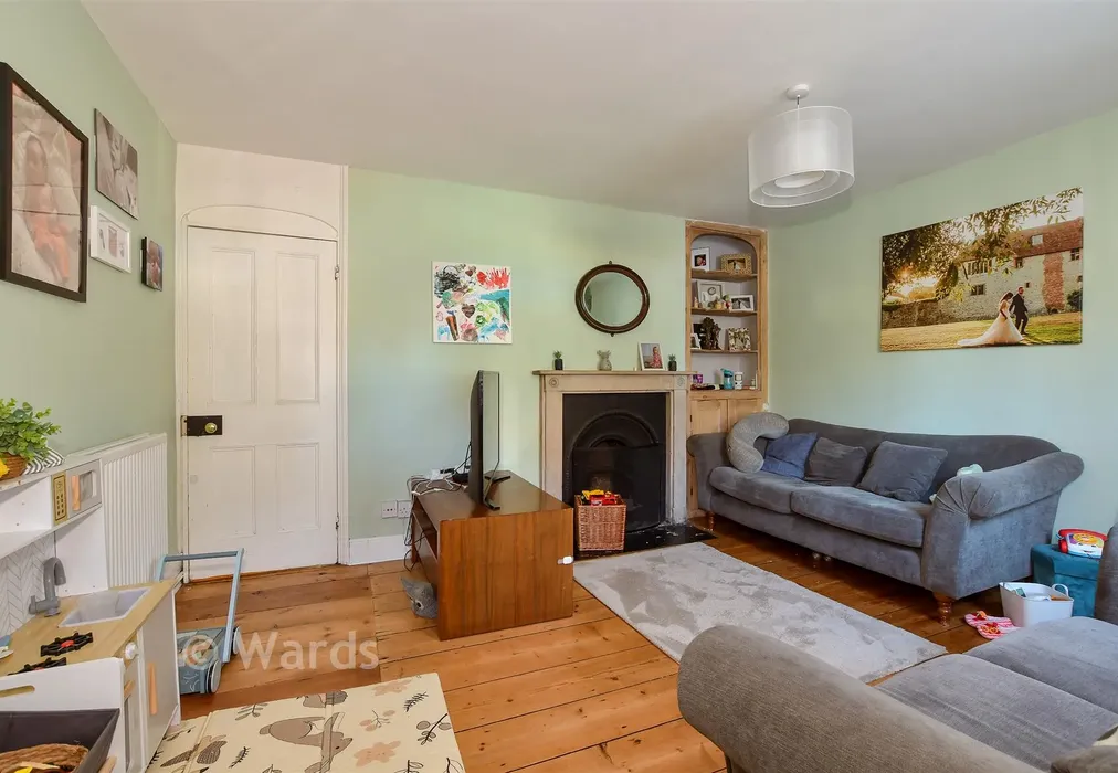 Lounge - High Street, Wingham, Canterbury, Kent - Wards of Kent