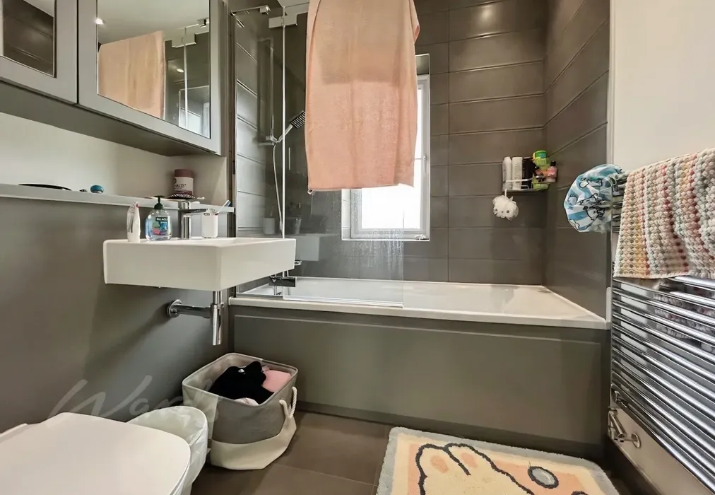 bathroom - Utah Road Paddock Wood TN12 - Wards of Kent