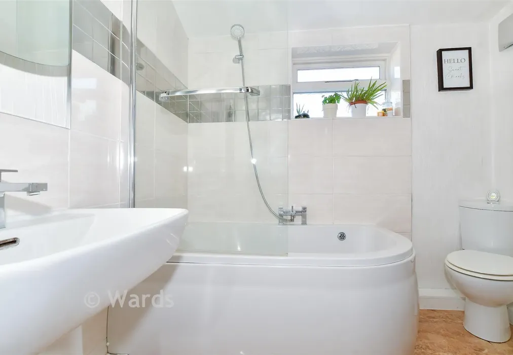 Bathroom - May Street, Snodland, Kent - Wards of Kent