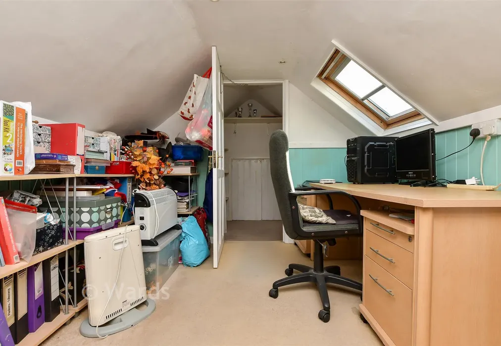 Loft Room - Dumpton Gap Road, Broadstairs, Kent - Wards of Kent