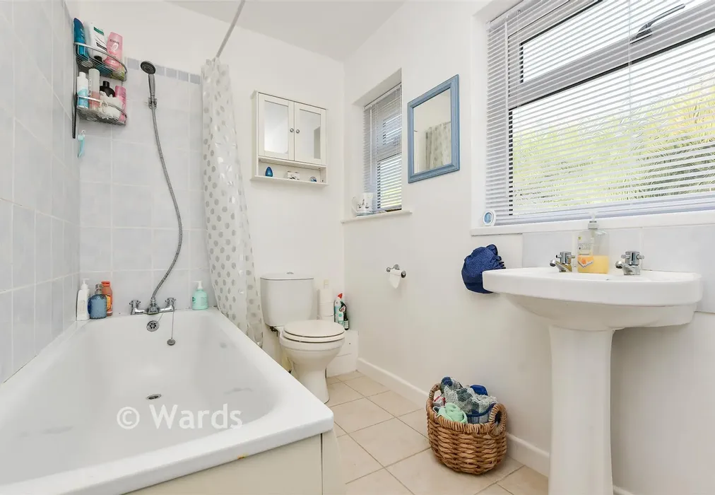 Bathroom - Dumpton Gap Road, Broadstairs, Kent - Wards of Kent