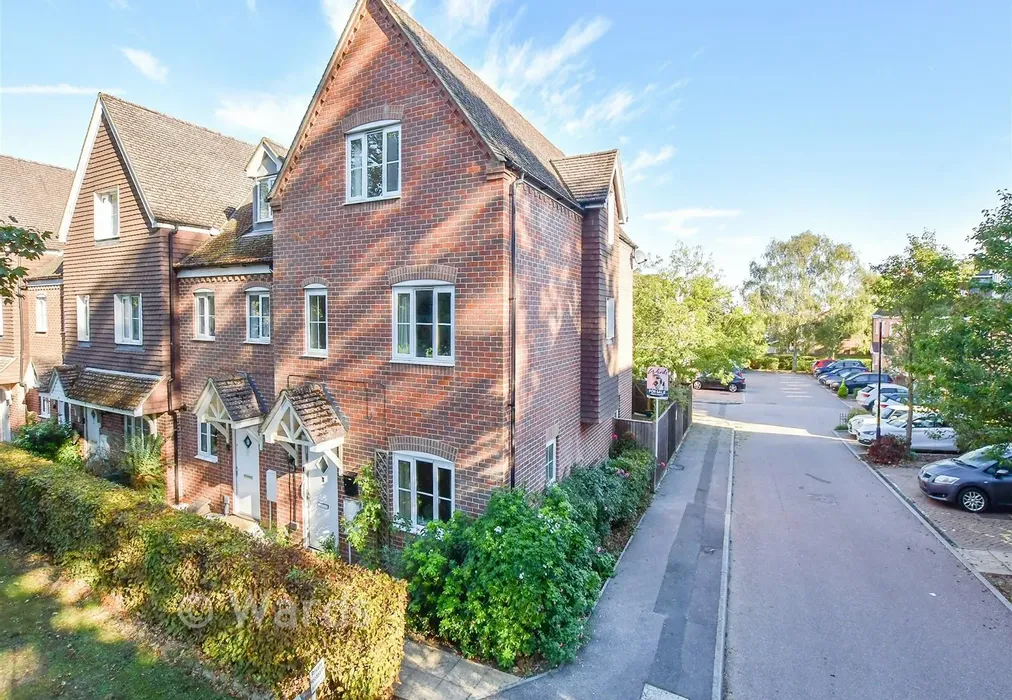 External (Brochure) . - Redland Avenue, Tunbridge Wells, Kent - Wards of Kent