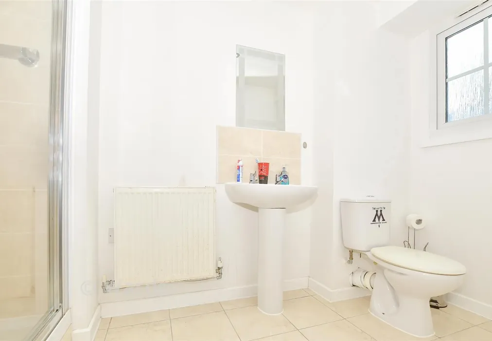 En-Suite Shower Room - Redland Avenue, Tunbridge Wells, Kent - Wards of Kent
