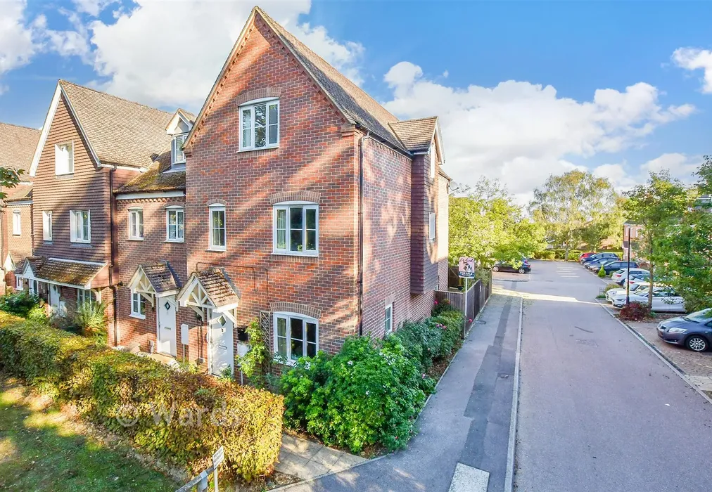 External (Brochure) . - Redland Avenue, Tunbridge Wells, Kent - Wards of Kent