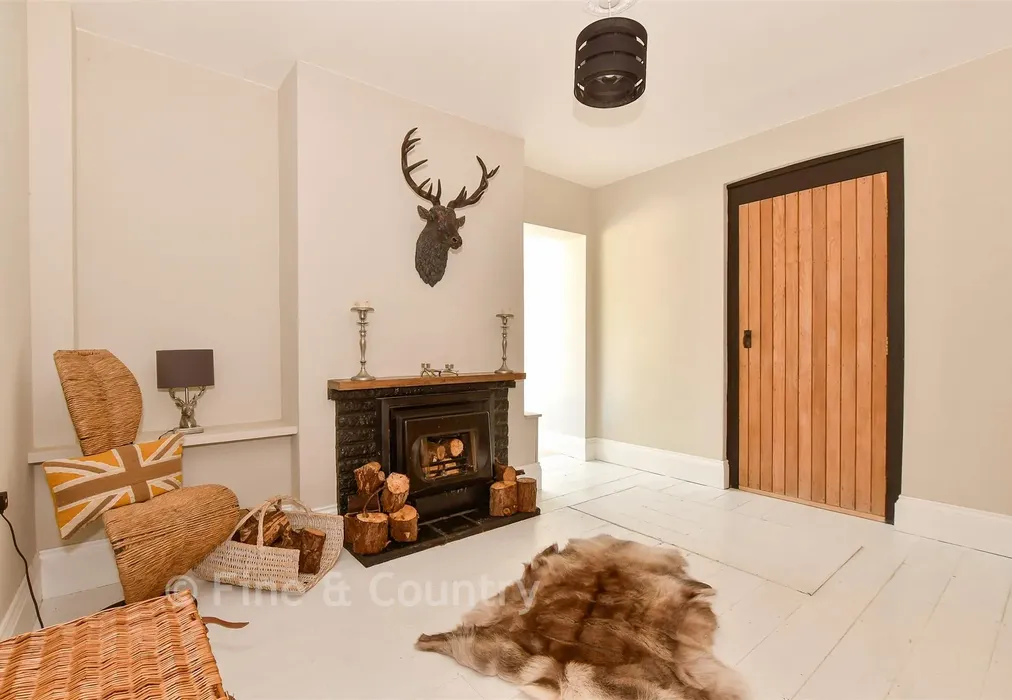 Snug - Elm Close, Seaview, Isle of Wight - Wards of Kent