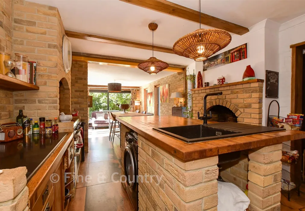 Kitchen - Elm Close, Seaview, Isle of Wight - Wards of Kent