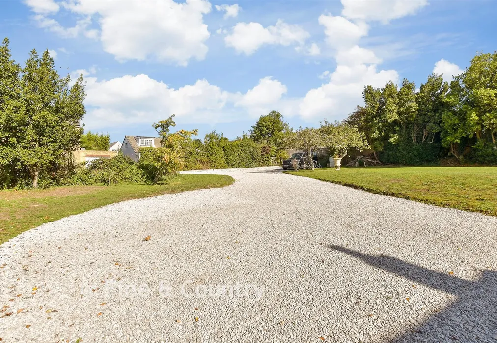 Driveway/Parking - Elm Close, Seaview, Isle of Wight - Wards of Kent