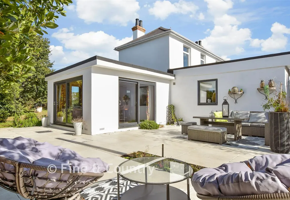Patio / Decking - Elm Close, Seaview, Isle of Wight - Wards of Kent