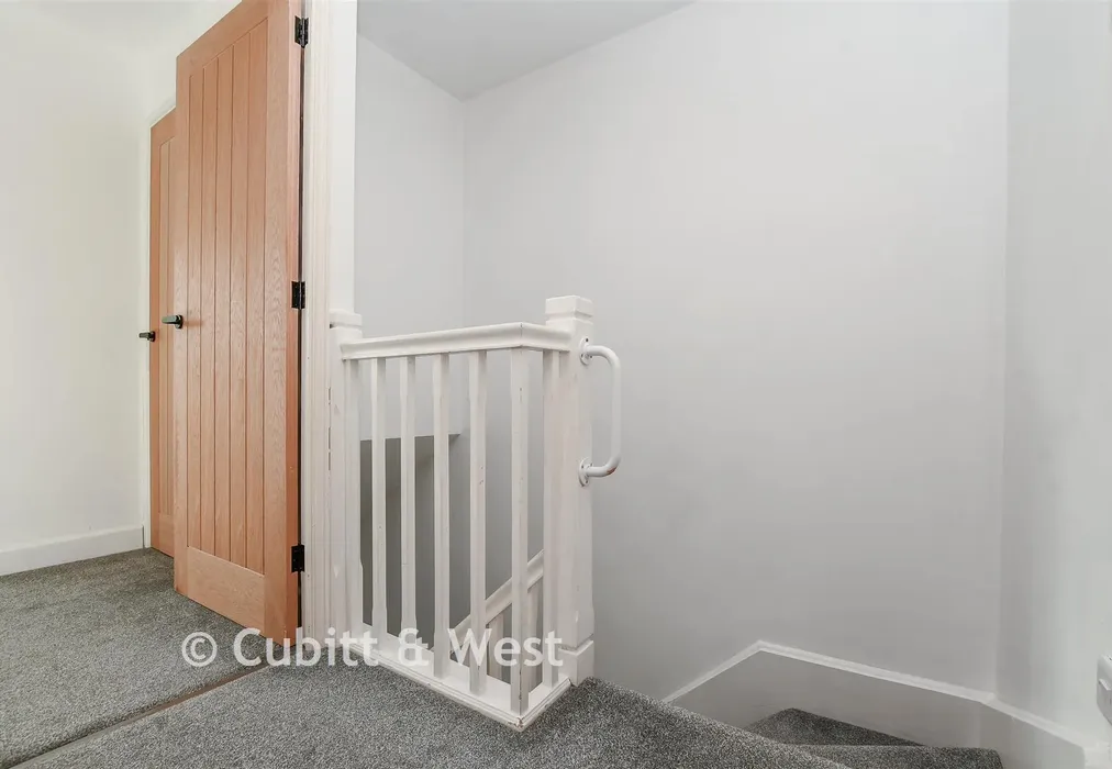 Landing - Wheeler Road, Maidenbower, Crawley, West Sussex - Wards of Kent