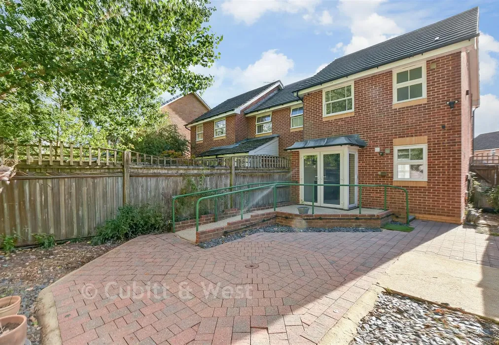 Rear Garden - Wheeler Road, Maidenbower, Crawley, West Sussex - Wards of Kent
