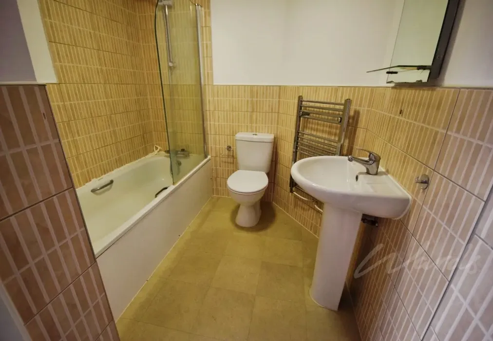 queens bathroom - Queens Court Chichester Close ME8 - Wards of Kent