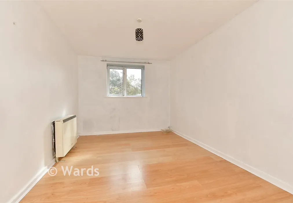 Bedroom 1 - Nine Acres, Kennington, Kent - Wards of Kent