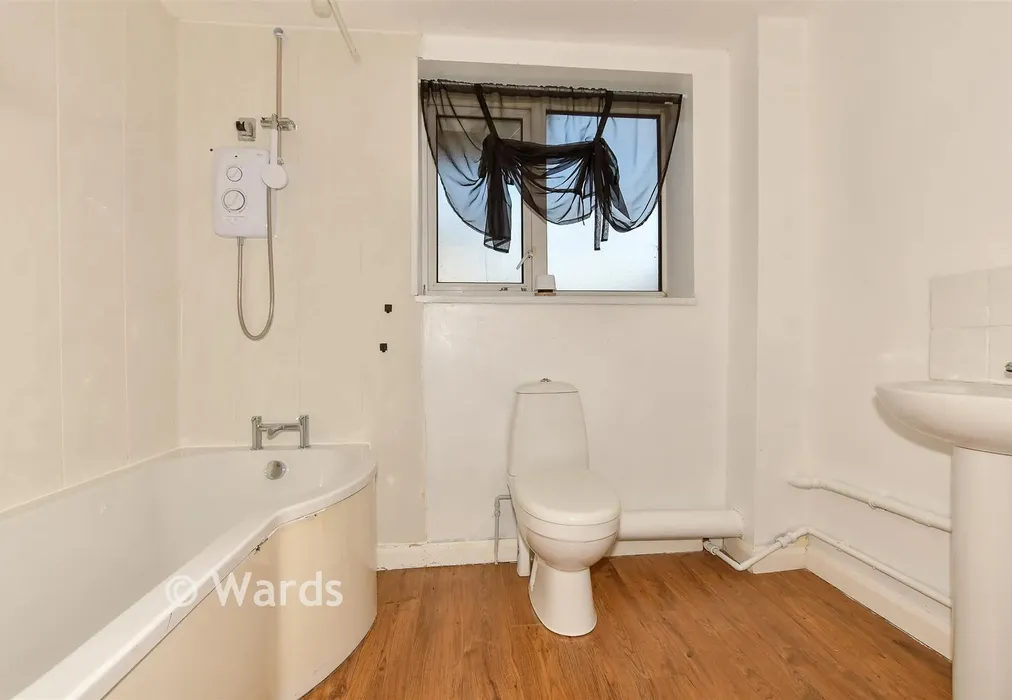 Bathroom - Nine Acres, Kennington, Kent - Wards of Kent
