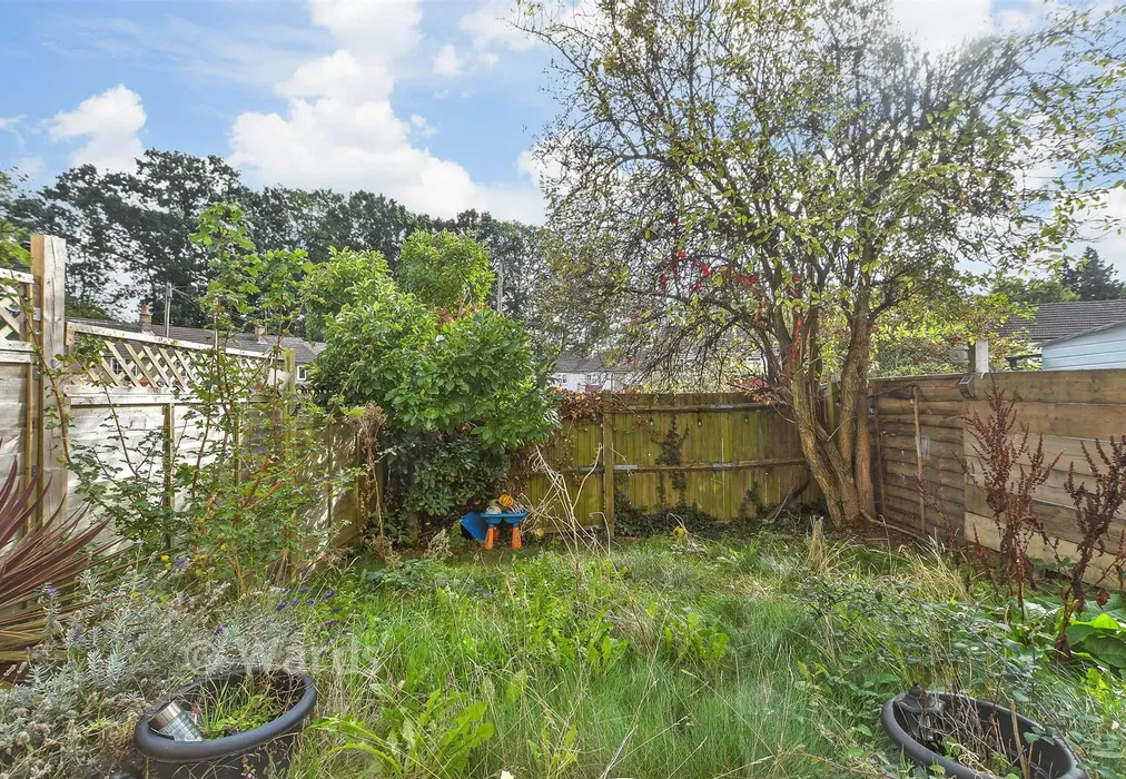 Rear Garden - Nine Acres, Kennington, Kent - Wards of Kent