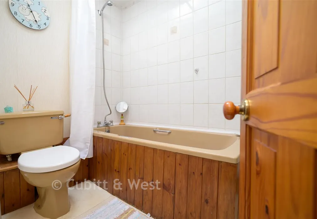 Bathroom - Redstone Hill, Redhill, Surrey - Wards of Kent