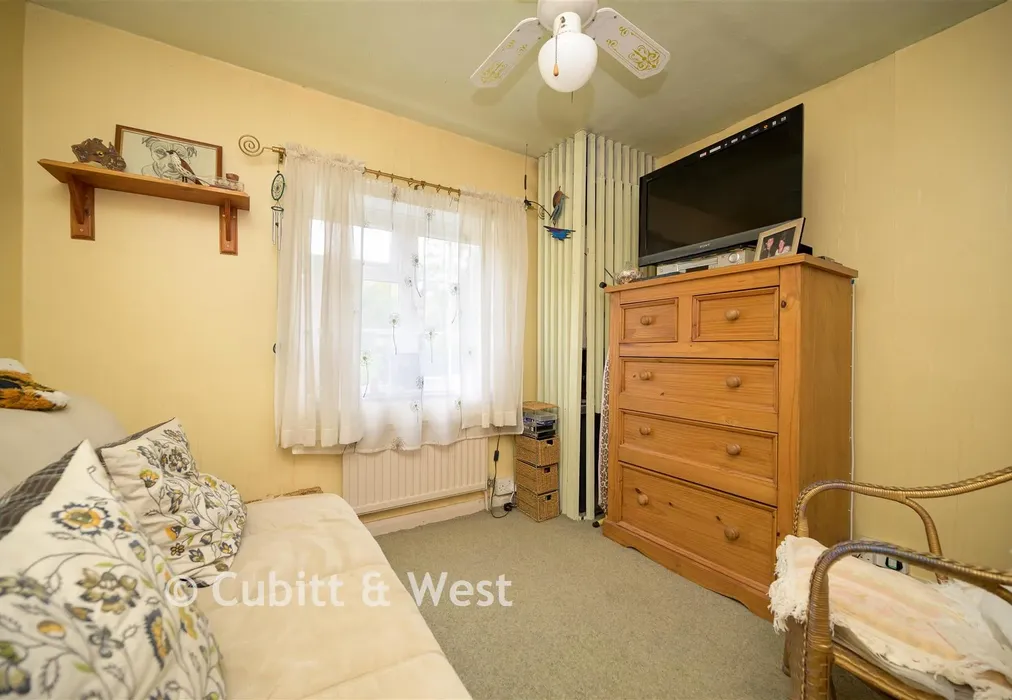 Bedroom 2 - Redstone Hill, Redhill, Surrey - Wards of Kent