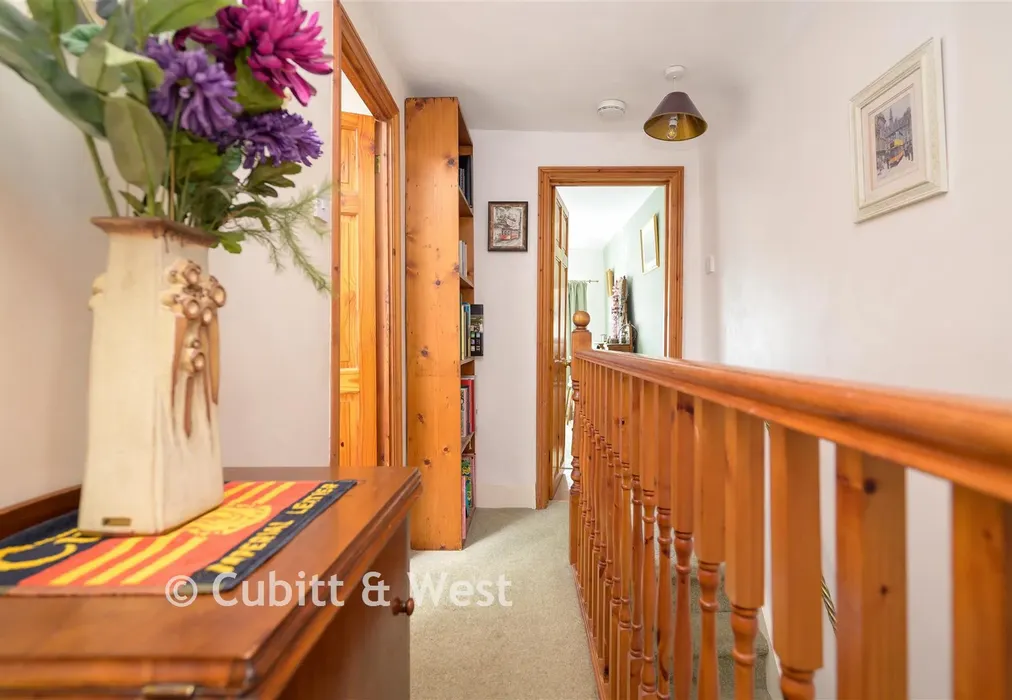 Landing - Redstone Hill, Redhill, Surrey - Wards of Kent