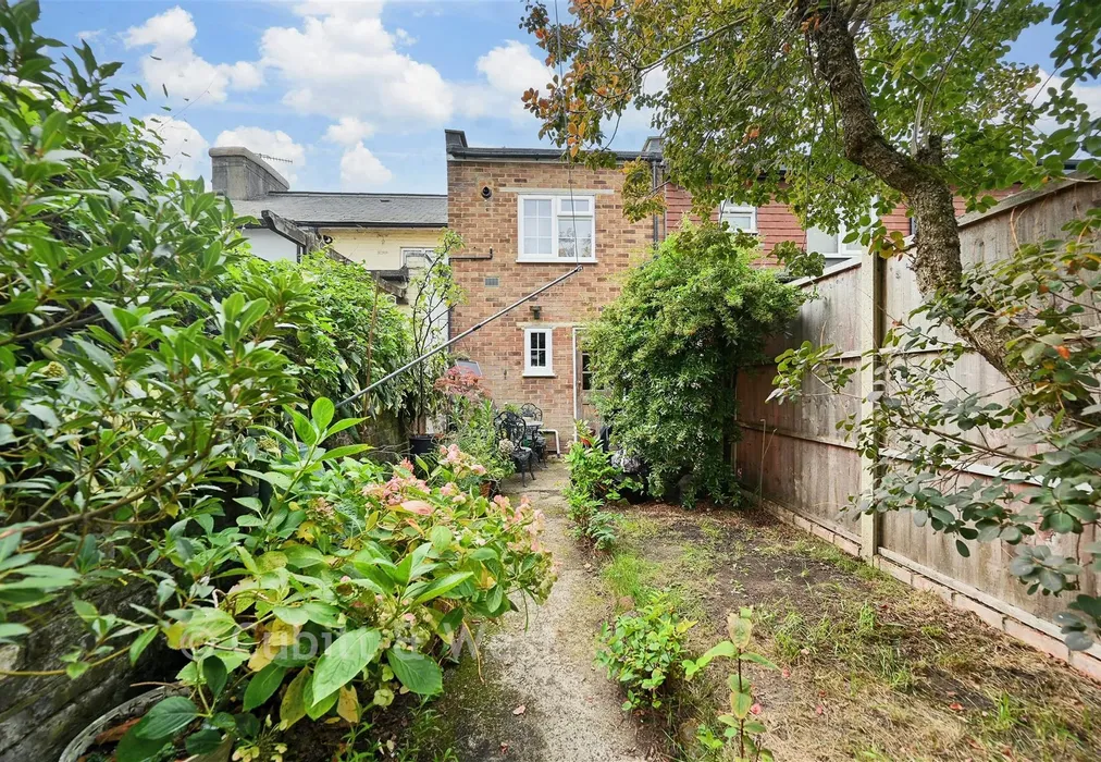 Rear Garden - Redstone Hill, Redhill, Surrey - Wards of Kent