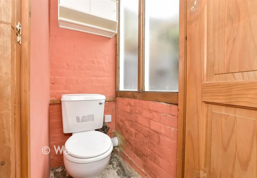 Cloakroom - Beaconsfield Road, Deal, Kent - Wards of Kent
