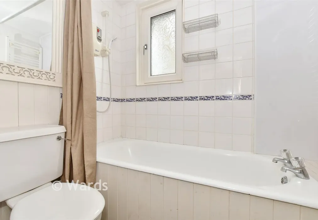 Bathroom - Beaconsfield Road, Deal, Kent - Wards of Kent