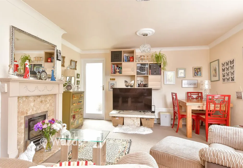 Lounge - Chalky Bank, Gravesend, Kent - Wards of Kent