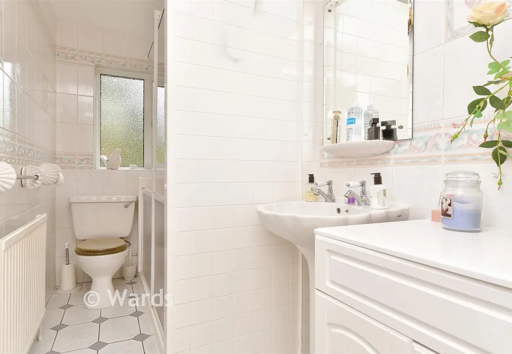 Shower Room - Chalky Bank, Gravesend, Kent - Wards of Kent