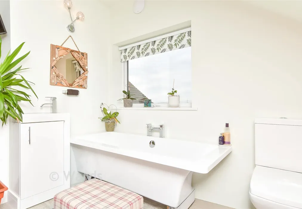 En-Suite - Chalky Bank, Gravesend, Kent - Wards of Kent