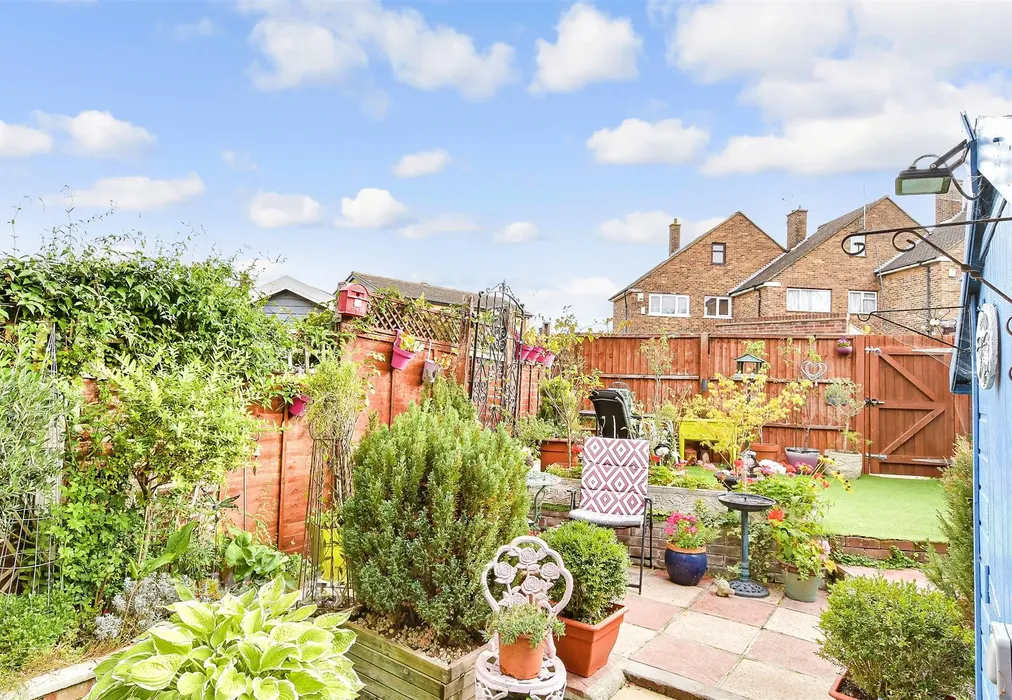 Rear Garden - Chalky Bank, Gravesend, Kent - Wards of Kent