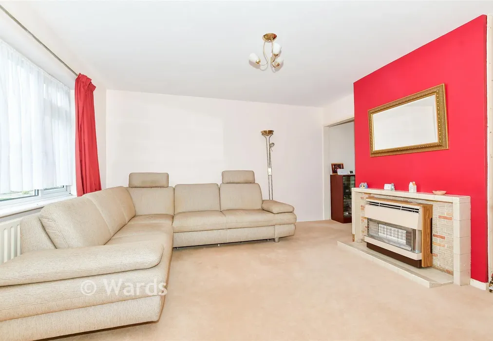 Lounge - Corner Farm Road, Staplehurst, Kent - Wards of Kent