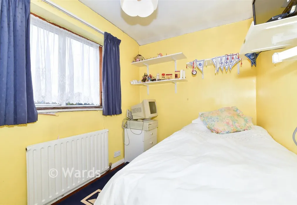Bedroom 3 - Corner Farm Road, Staplehurst, Kent - Wards of Kent