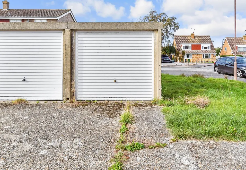 Garage - Corner Farm Road, Staplehurst, Kent - Wards of Kent