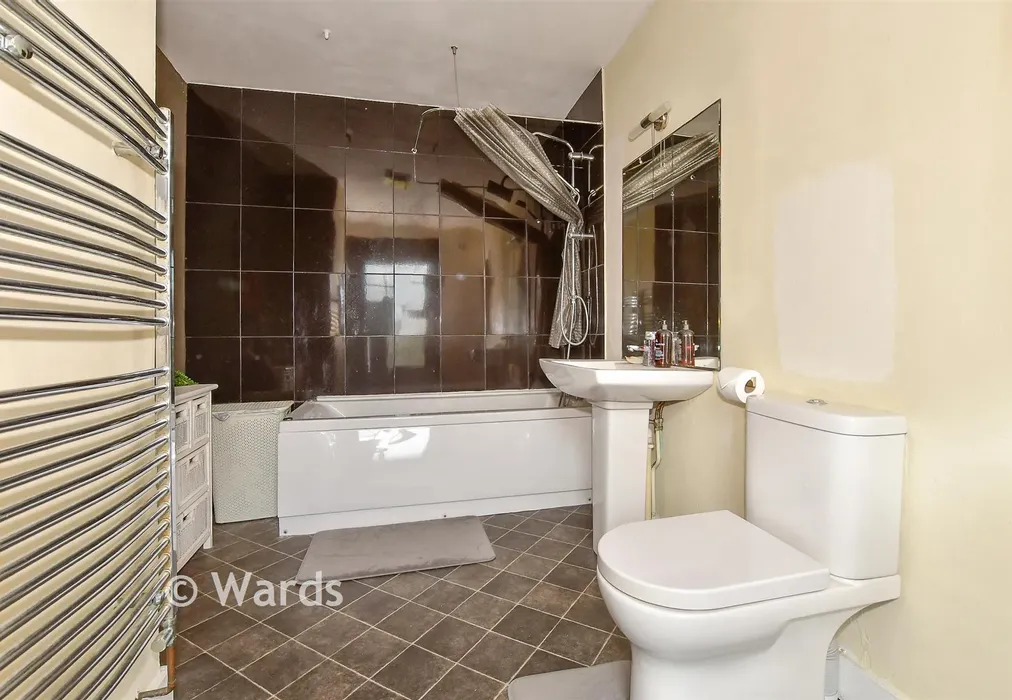 Bathroom - Upper Denmark Road, Ashford, Kent - Wards of Kent