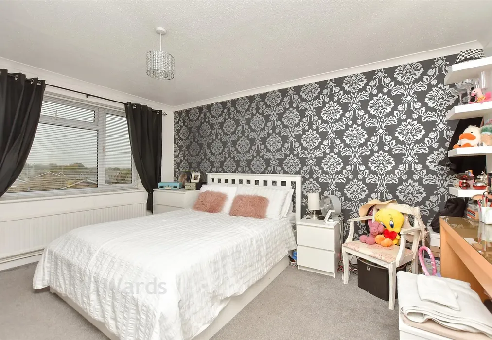 Bedroom 1 - Peregrine Drive, Sittingbourne, Kent - Wards of Kent