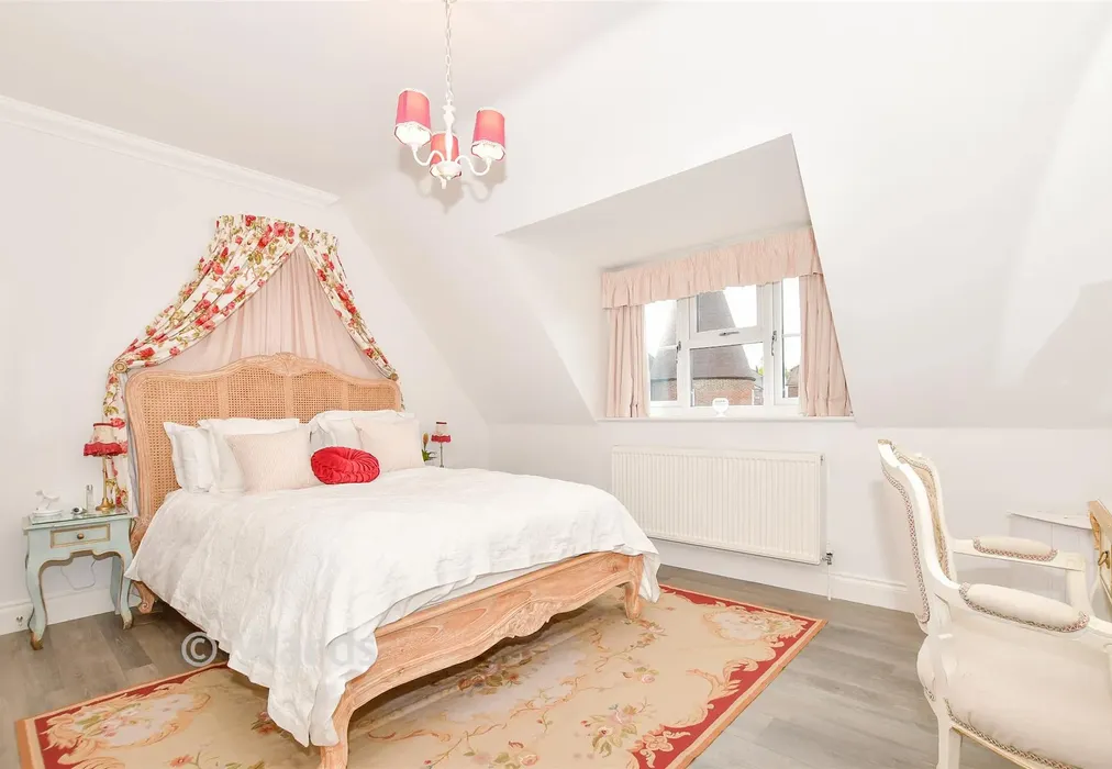 Bedroom 1 - Mill Street, East Malling, West Malling, Kent - Wards of Kent