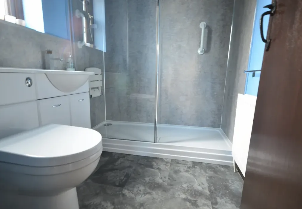 bathroom - Greenfinches Hempstead ME7 - Wards of Kent