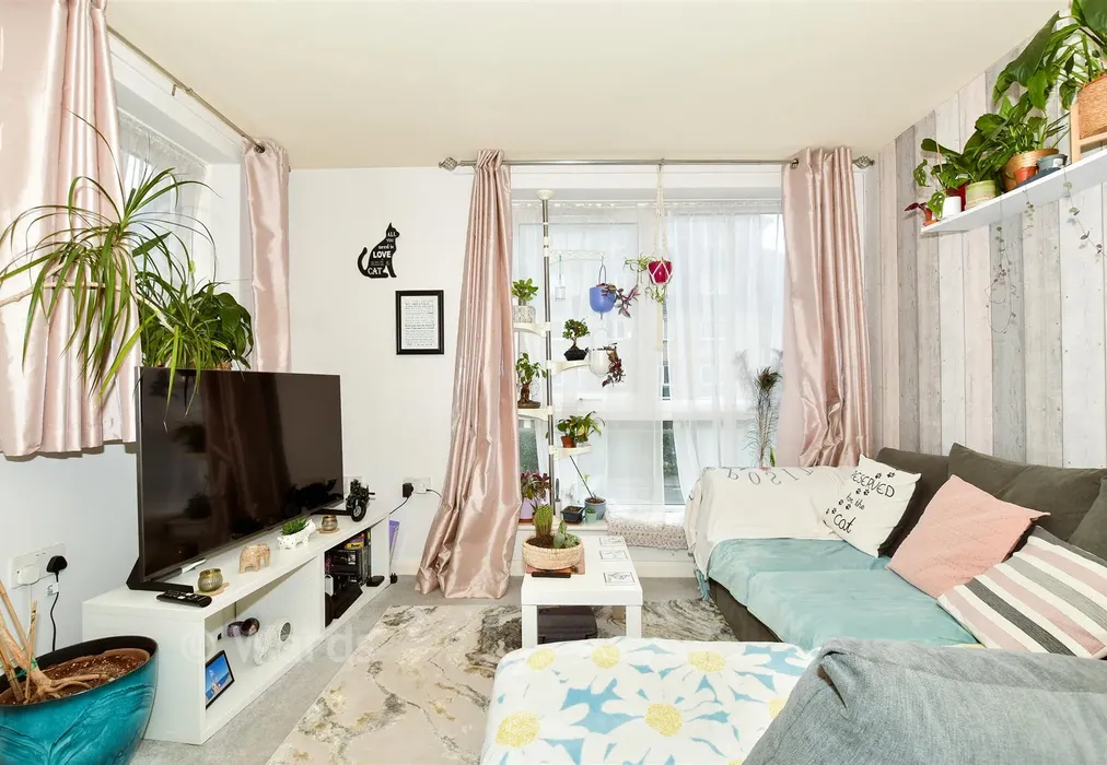 Lounge - St. Peter Street, Maidstone, Kent - Wards of Kent