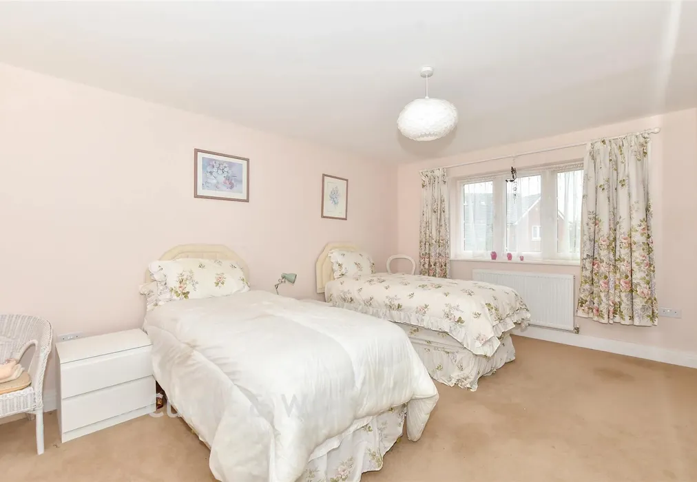Bedroom 1 - Waterside View, Chichester, West Sussex - Wards of Kent