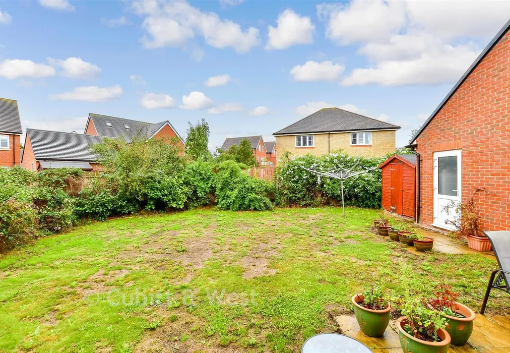 Rear Garden - Waterside View, Chichester, West Sussex - Wards of Kent