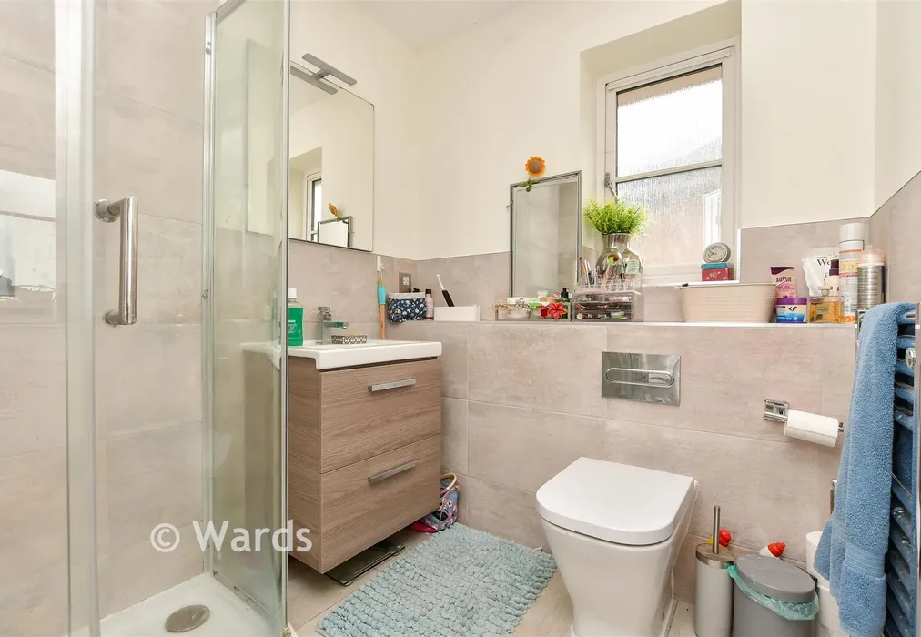 En-Suite Shower Room - Southall Close, Minster, Kent - Wards of Kent