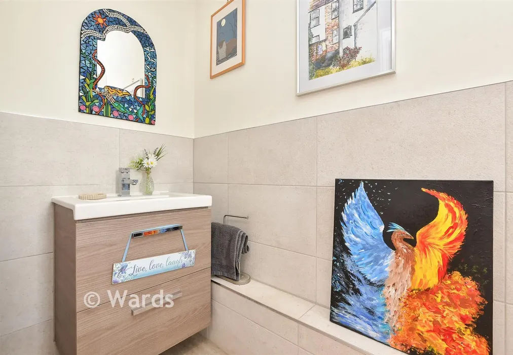 Cloakroom - Southall Close, Minster, Kent - Wards of Kent