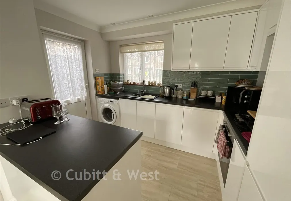 Kitchen - Campion Close, Littlehampton, West Sussex - Wards of Kent