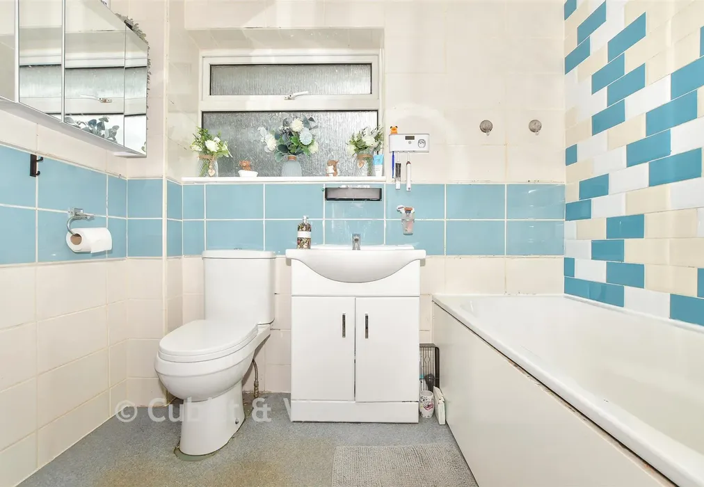 Bathroom - Woods Hill Close, Ashurst Wood, West Sussex - Wards of Kent