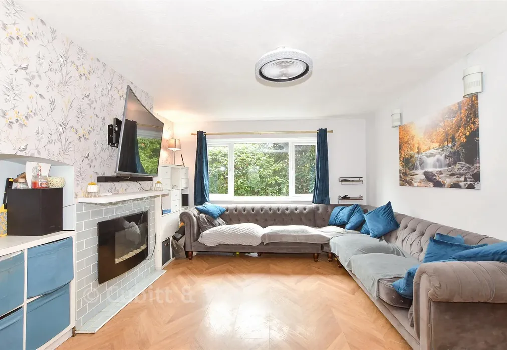 Lounge - Woods Hill Close, Ashurst Wood, West Sussex - Wards of Kent