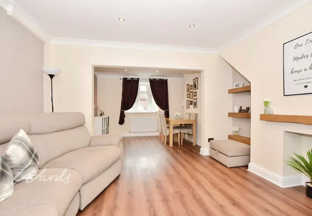 Lounge - Valley Drive Gravesend DA12 - Wards of Kent
