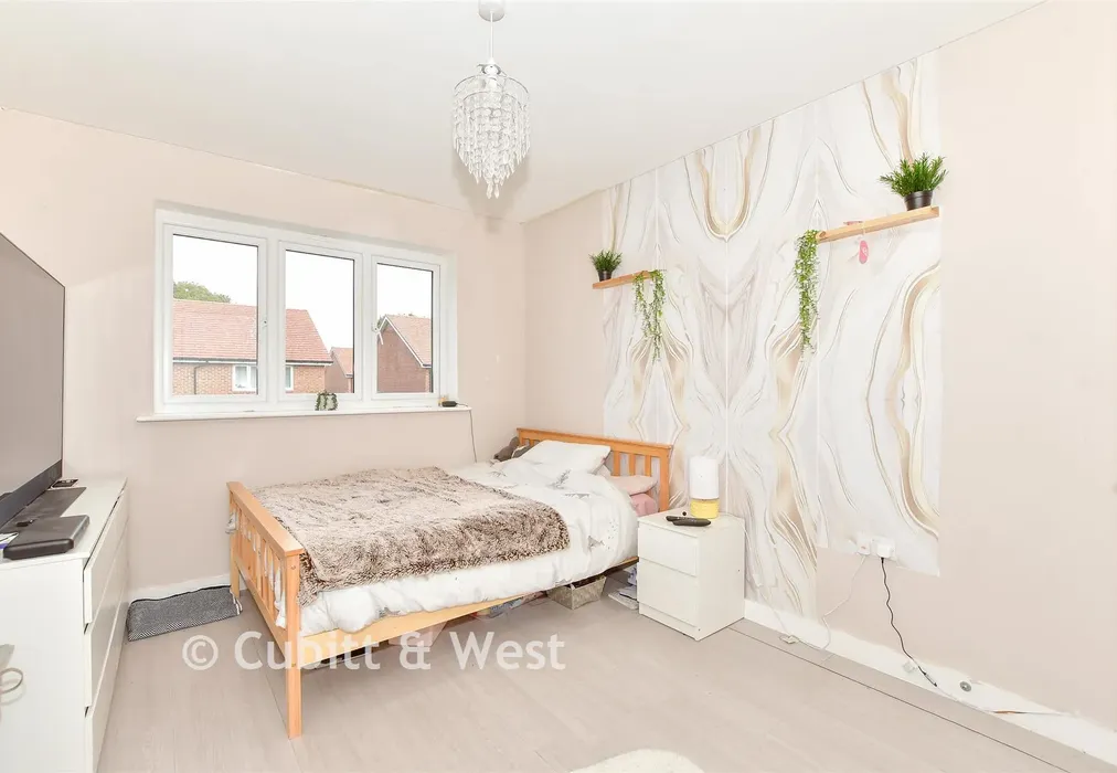 Bedroom 1 - Diggins Grove, Chichester, West Sussex - Wards of Kent