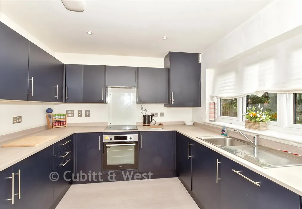 Kitchen - Diggins Grove, Chichester, West Sussex - Wards of Kent