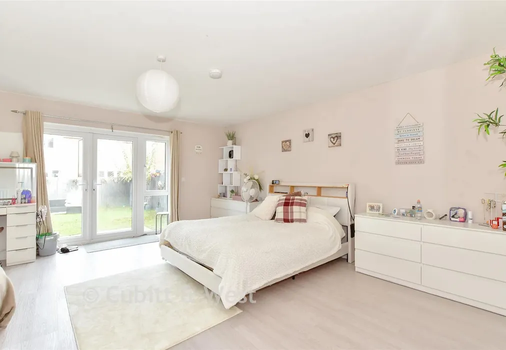 Lounge - Diggins Grove, Chichester, West Sussex - Wards of Kent